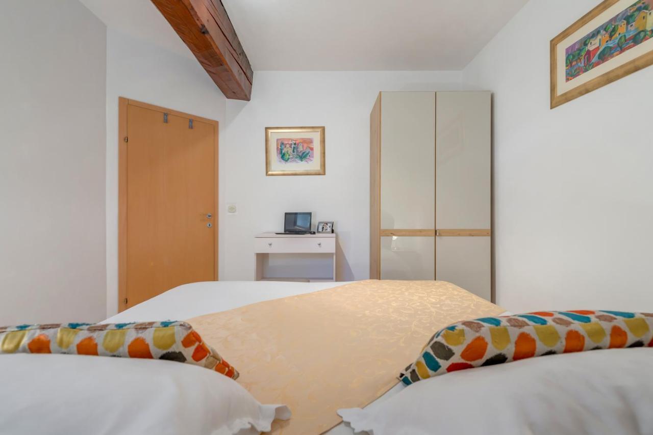 Apartments Obala Бол Экстерьер фото