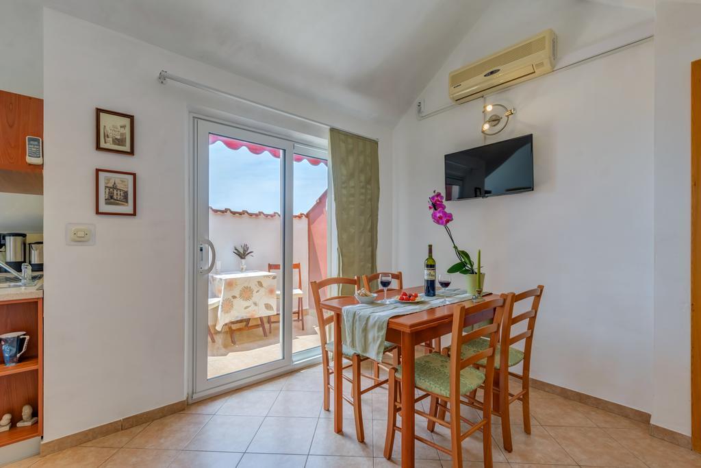 Apartments Obala Бол Экстерьер фото