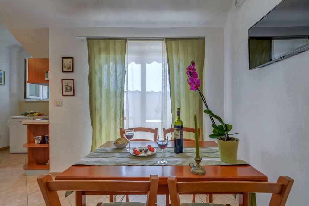 Apartments Obala Бол Экстерьер фото